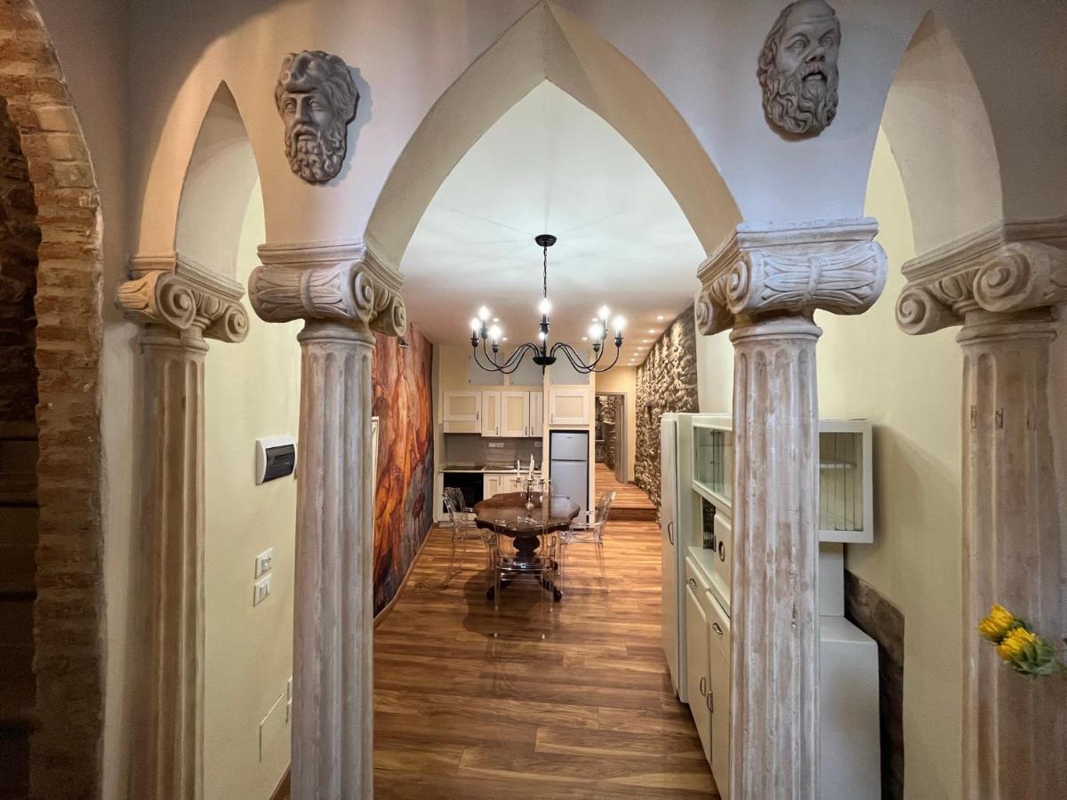 Cortona Suite - The House With Well And The Frescos Palace Bagian luar foto